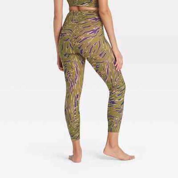 High-Rise Abstract Zebra Print Criss-Cross Waistband Leggings - Picture 5 of 5